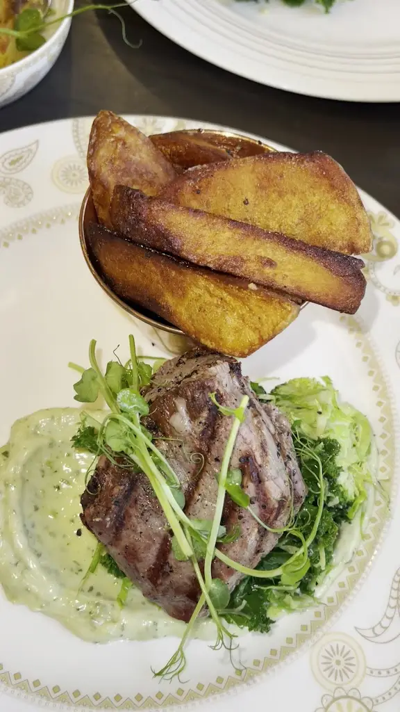 Eric's Restaurant_Blackmoorfoot_slider_image_2