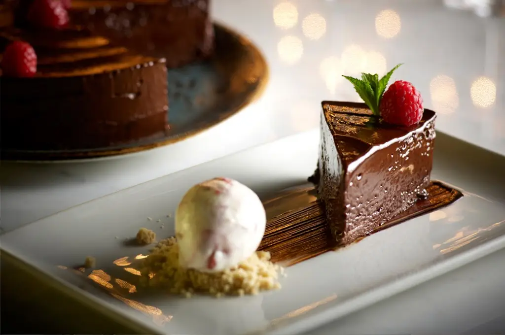 Eric's Restaurant_Blackmoorfoot_slider_image_3