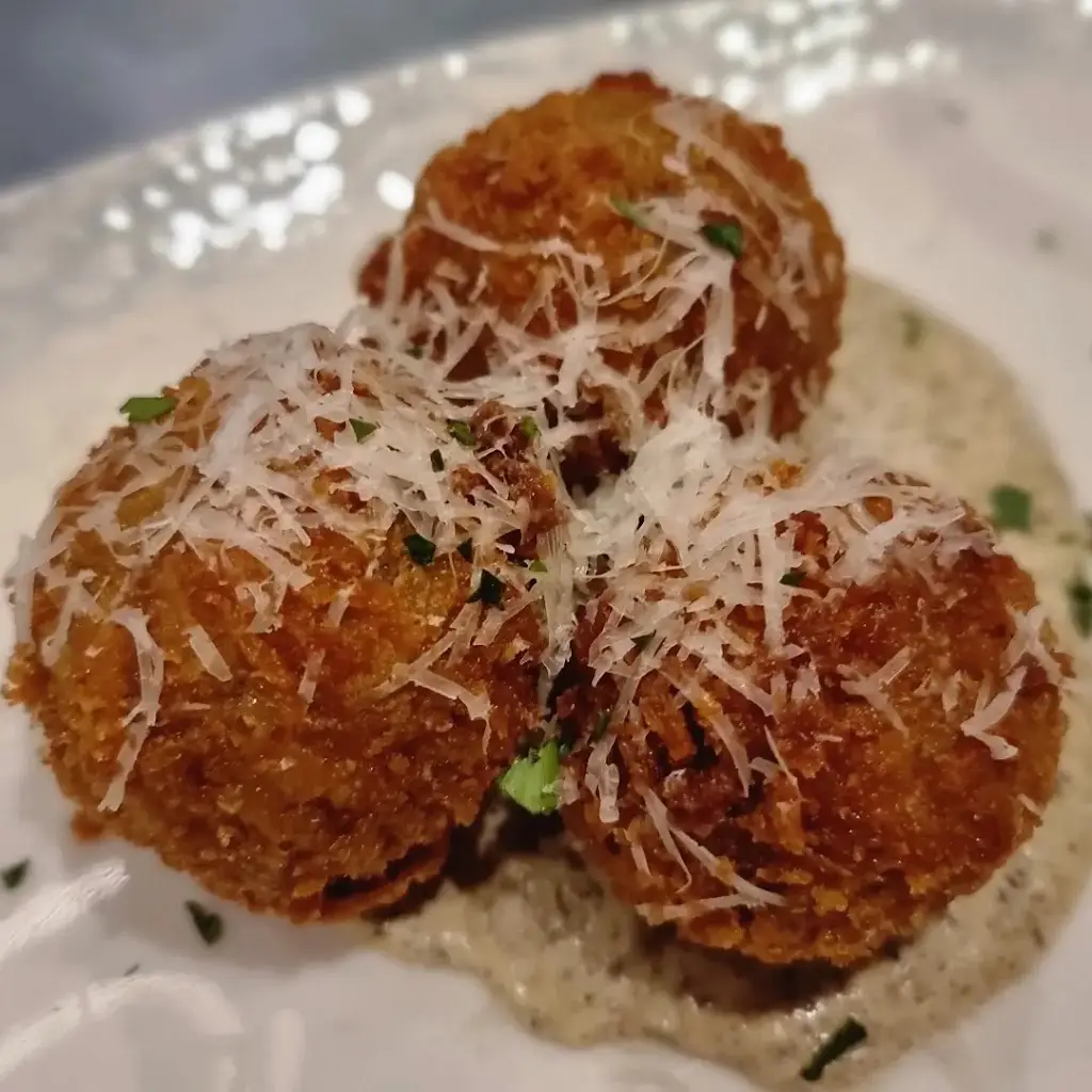 SAPORI Italian restaurant_Blackmoorfoot_slider_image_3