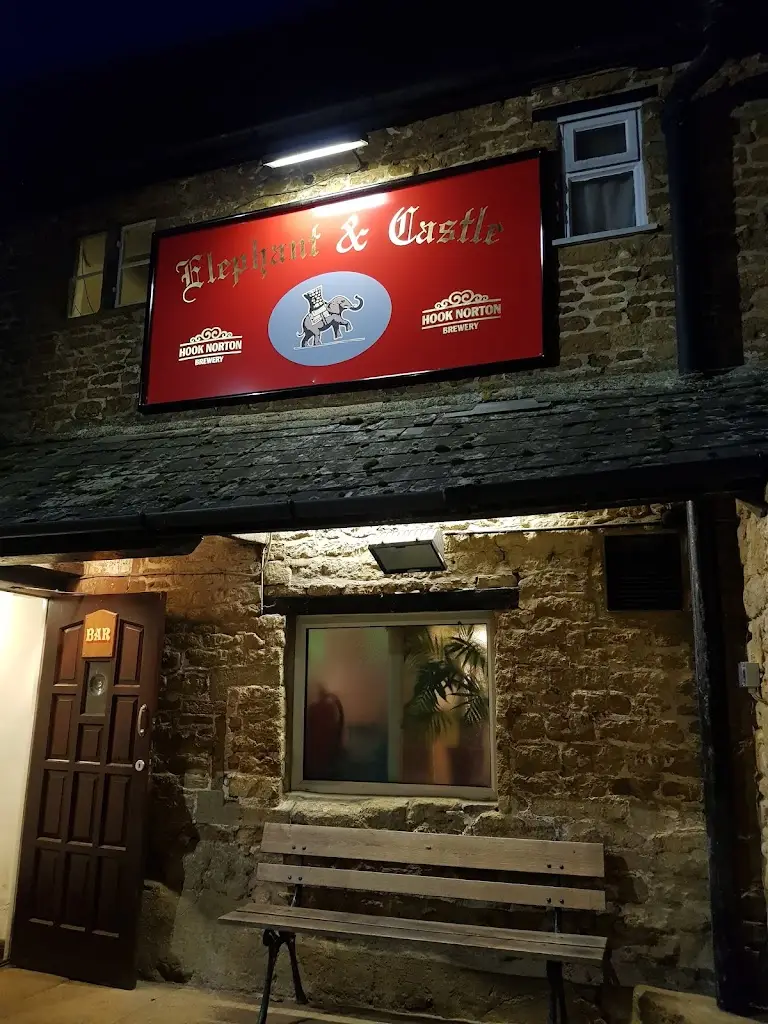 Elephant & Castle restaurant in Bloxham