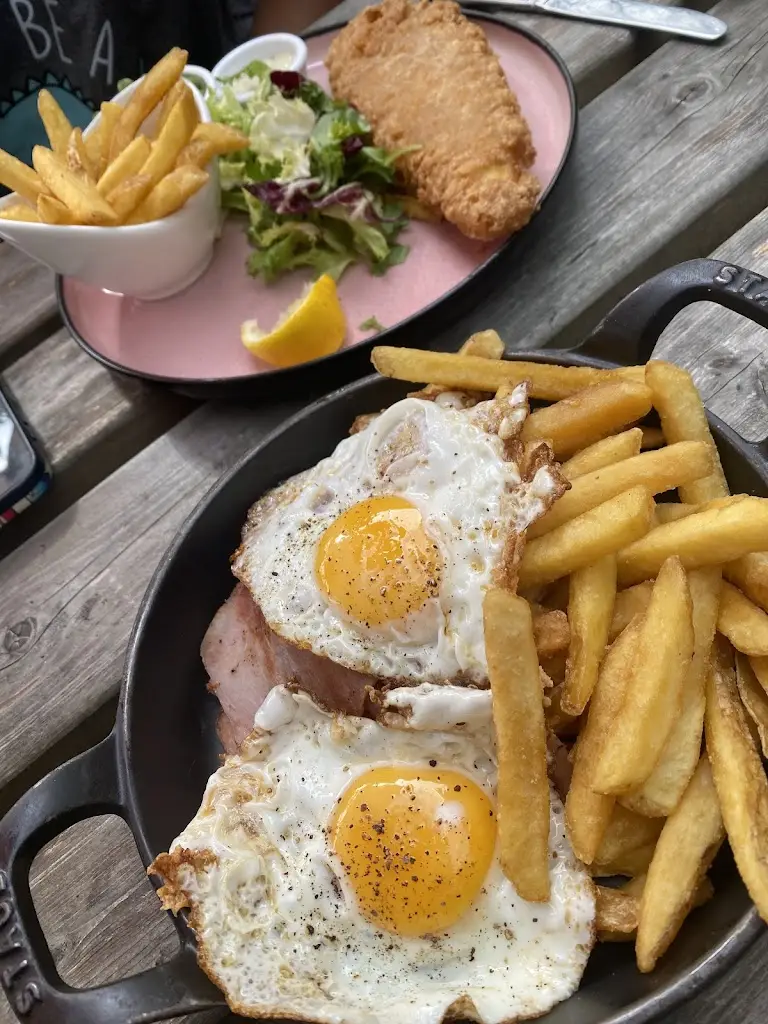 A. Maiorano_The Hare at Blean_Blean_review