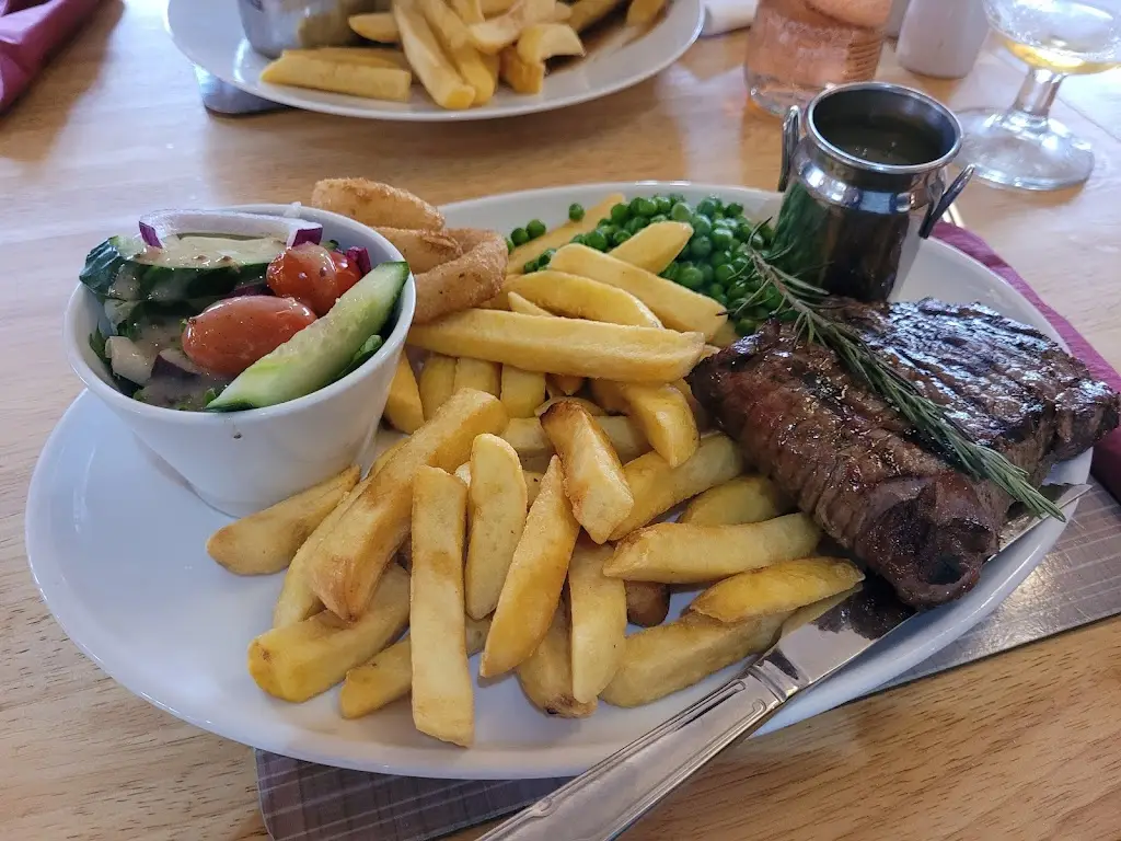 The Inn on the Lake_Bletchley_slider_image_3