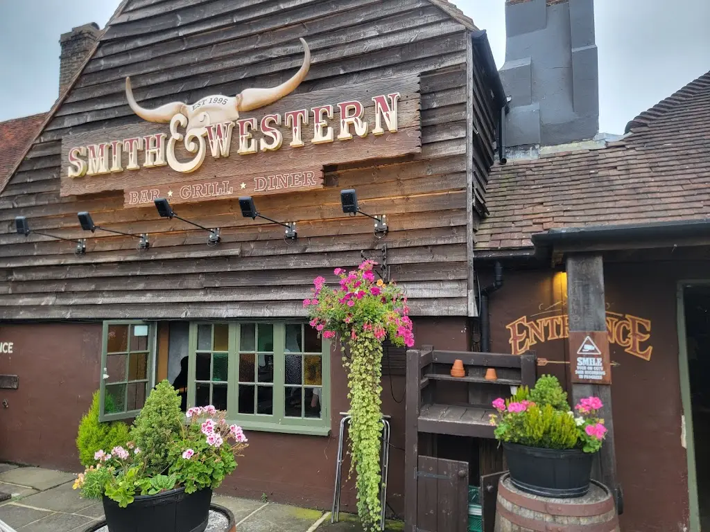 Smith & Western | Lingfield_Blindley Heath_slider_image_1