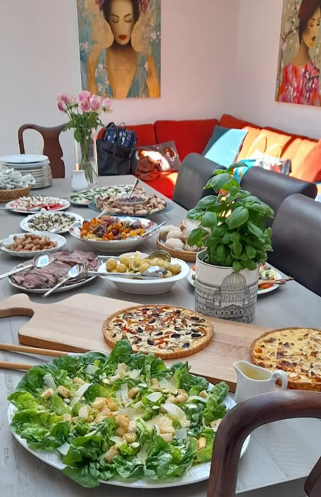 Second-Helpings_Blindley Heath_slider_image_2