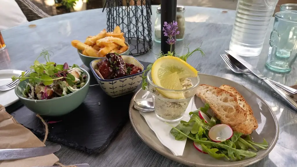 Helen Baldwin_The Windmill_Bluntisham_review