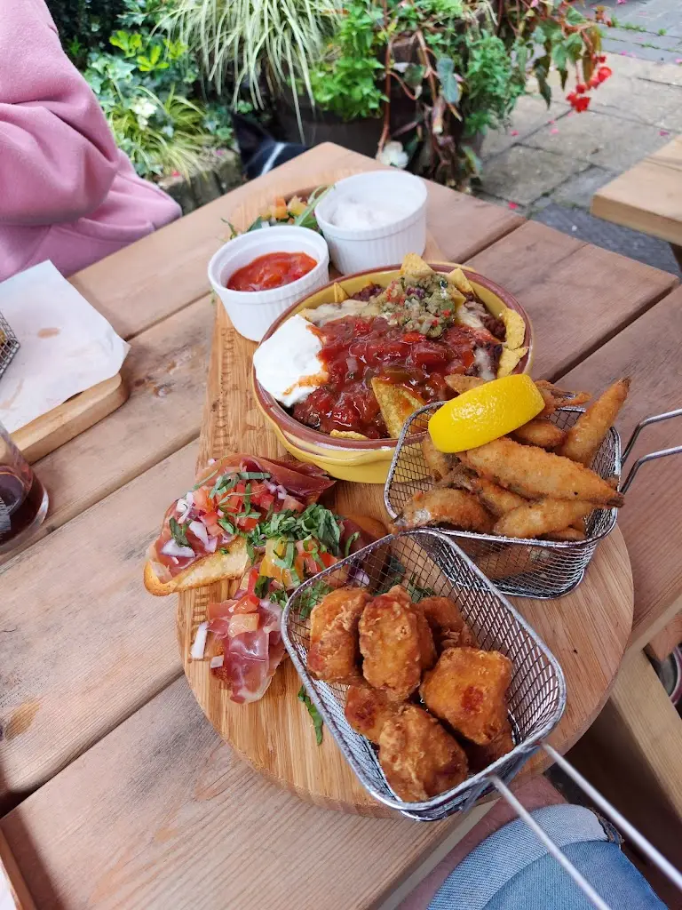Mr K._The Greyhound - Rock Pub_Blandford Forum_review