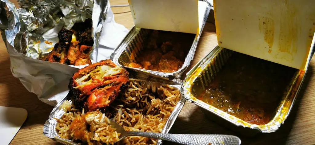 #DANTHEWALKINGMAN En-Dorset Geo-Metrics_Namaste Gurkha _Blandford Forum_review