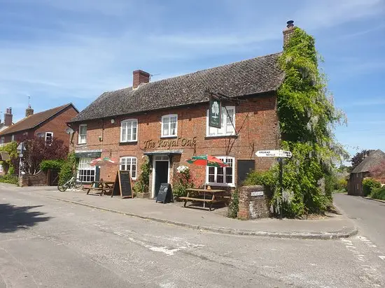Mr and Mrs R - TikTok_The Royal Oak - Traditional Pub_Blandford Forum_review