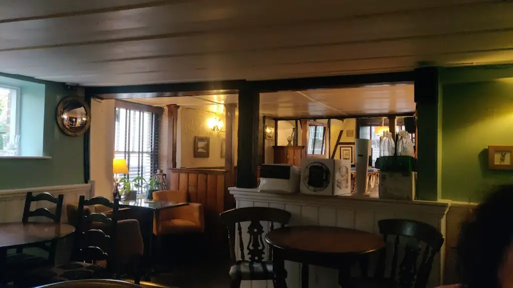 darren o driscoll_The Royal Oak - Traditional Pub_Blandford Forum_review
