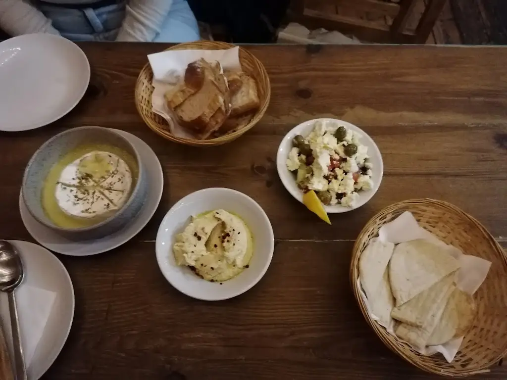 Aliki Moysiadi_Artisan Meze & Wine Bar_Bishopstoke_review