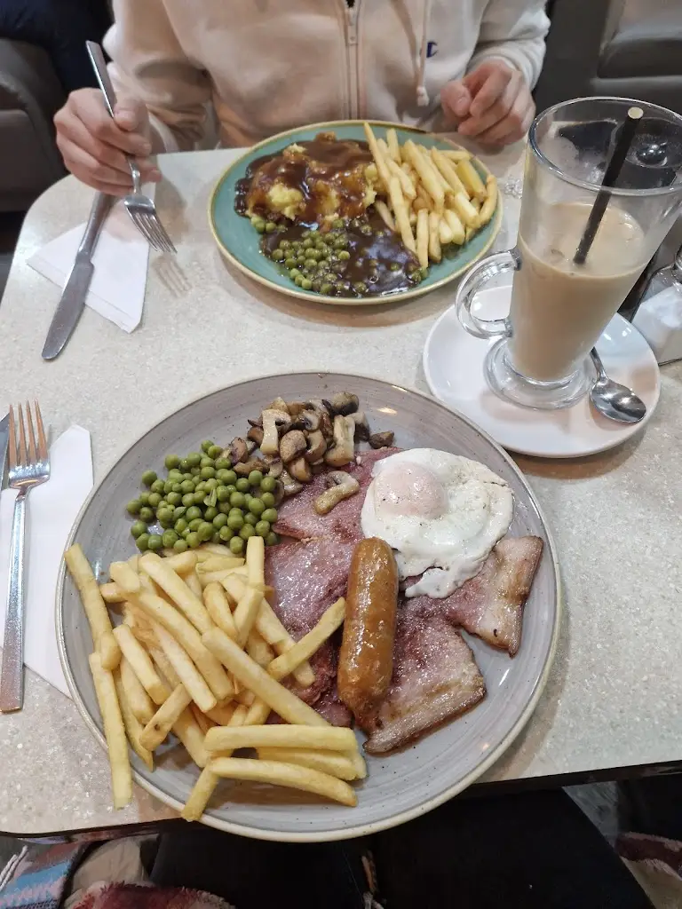 denisa niculescu_Cosy Cafe_Bishopstoke_review