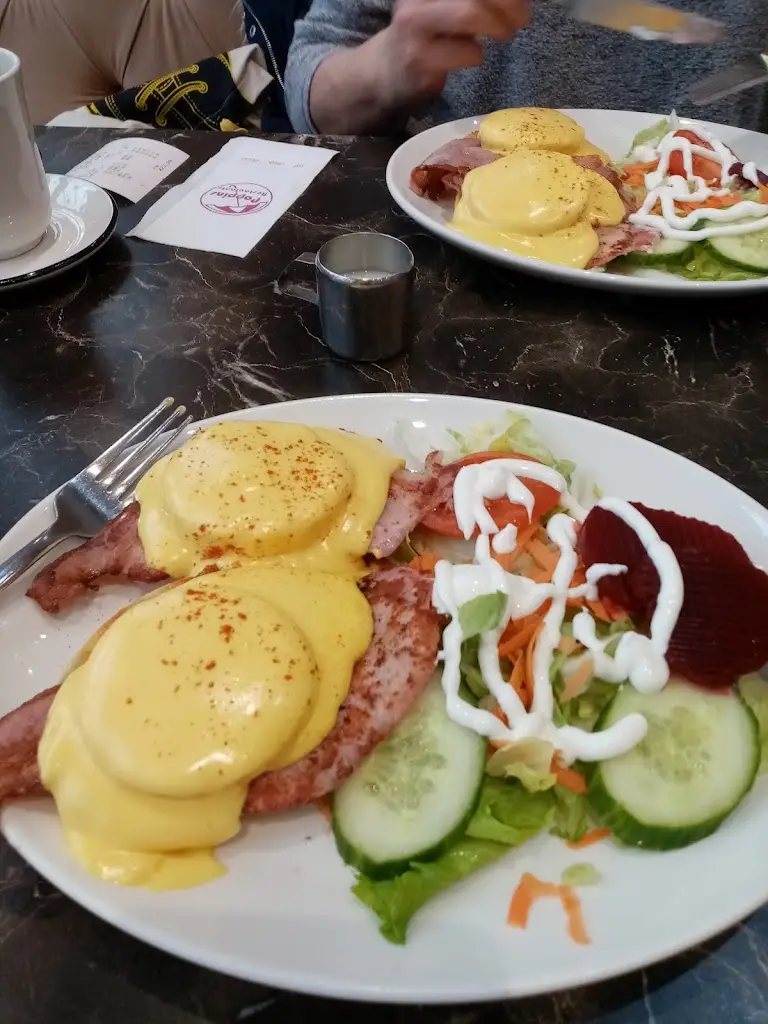 Julie Holdaway_POPPINS CAFE RESTAURANT EASTLEIGH_Bishopstoke_recensione