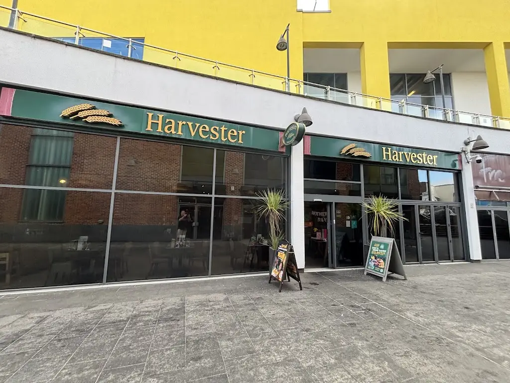 Warren Sparrow_Harvester Swan Centre Eastleigh_Bishopstoke_review