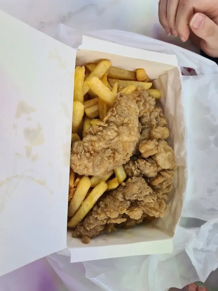 Dallas Chicken & Pizza - Eastleigh_Bishopstoke_slider_image_3