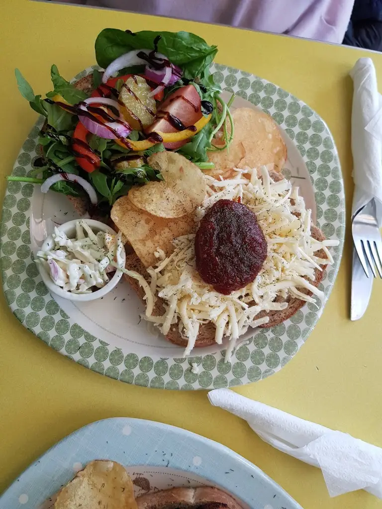 Neil Alex_Delphine's_Aldeburgh_review