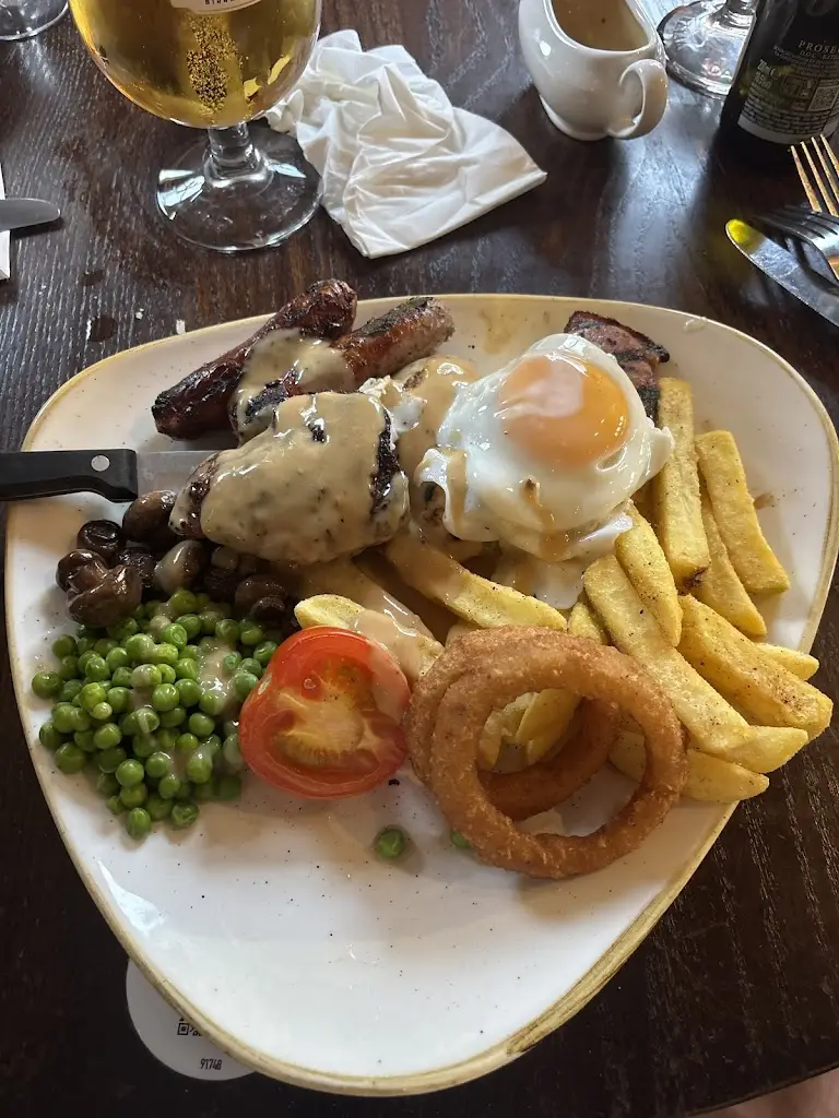 Gregory Robert Dennis Tyler_BlueBell Inn_Bolton upon Dearne_review