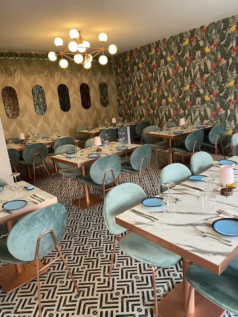 Divan Restaurant restaurant in Borehamwood