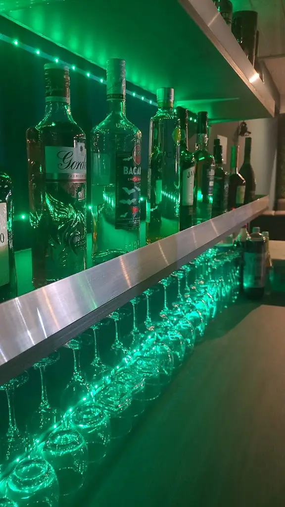 VIBEZ BAR & RESTAURANT_Borough of Bolton_slider_image_2