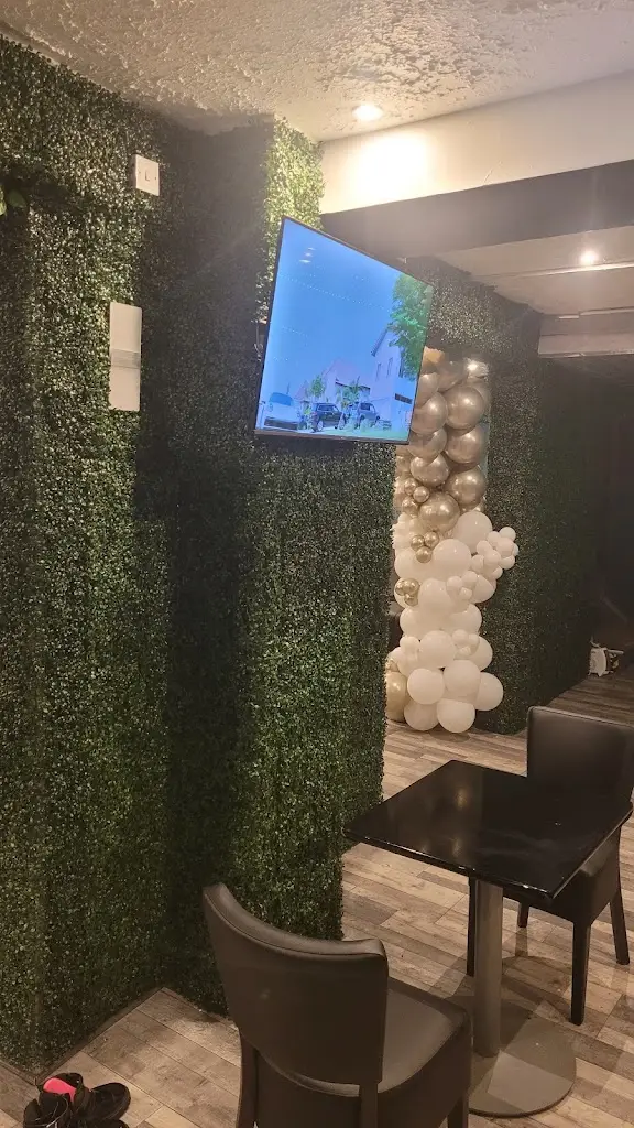 VIBEZ BAR & RESTAURANT_Borough of Bolton_slider_image_3