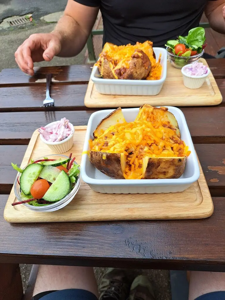 Simon Cannon_Fox and Hound Restaurant_Boosbeck_review