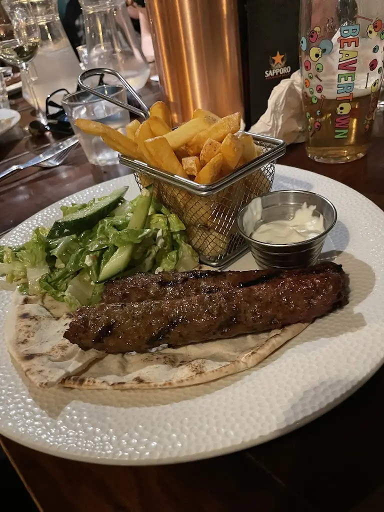 Giles Wolfe_The Moat_Borough Green_reseña