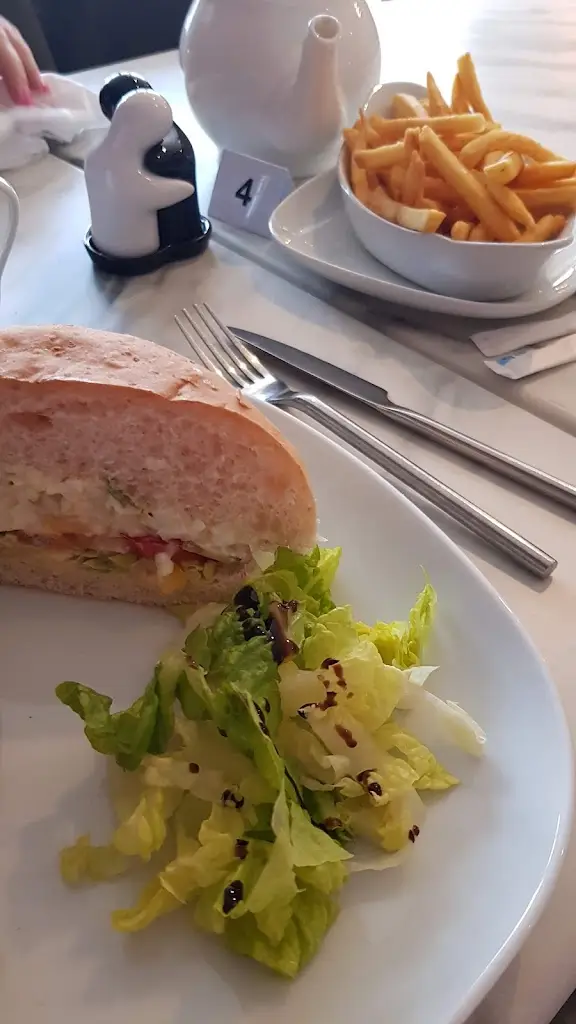 kathryn Hallam_The Courtyard Bistro_Bolsover_review