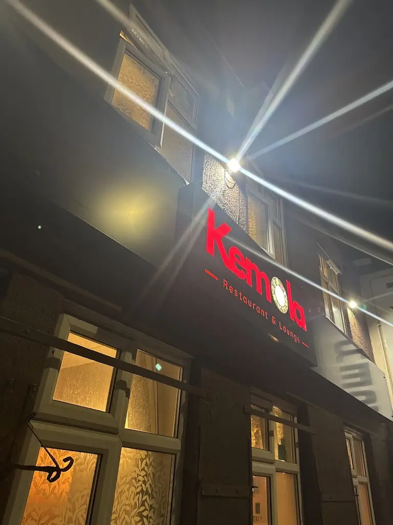 Von Kyrian_Kemola Lounge_Bootle_review