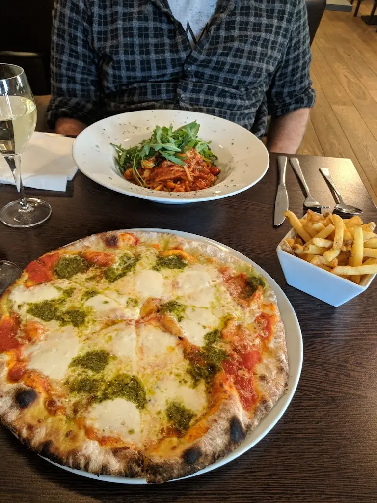 Piccola Bar & Kitchen_Bootle_slider_image_3