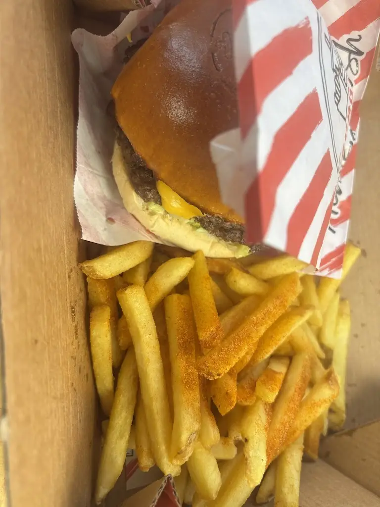 Sina Bashash_Burger 8 Blyth_Blyth_review