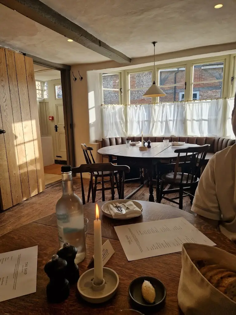 Sarah Morris_The Ship, Bishops Sutton_Alresford_review