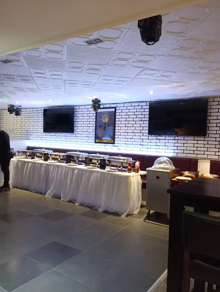 bren_The Empire Executive Lounge_Borough of Bury_review
