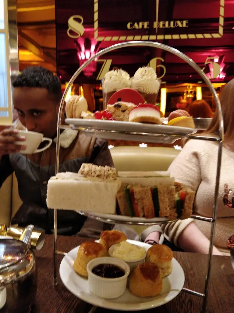 Squidgy H_Earl of Derby_Borough of Bury_review