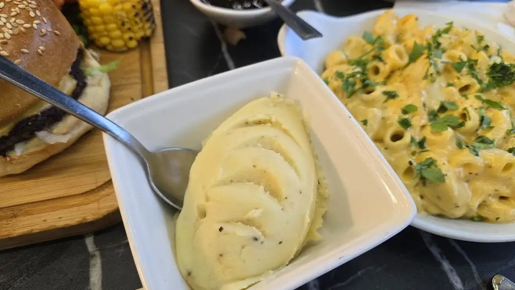 Sheikh Amin_Zaraks Grill Lounge_Borough of Oldham_review