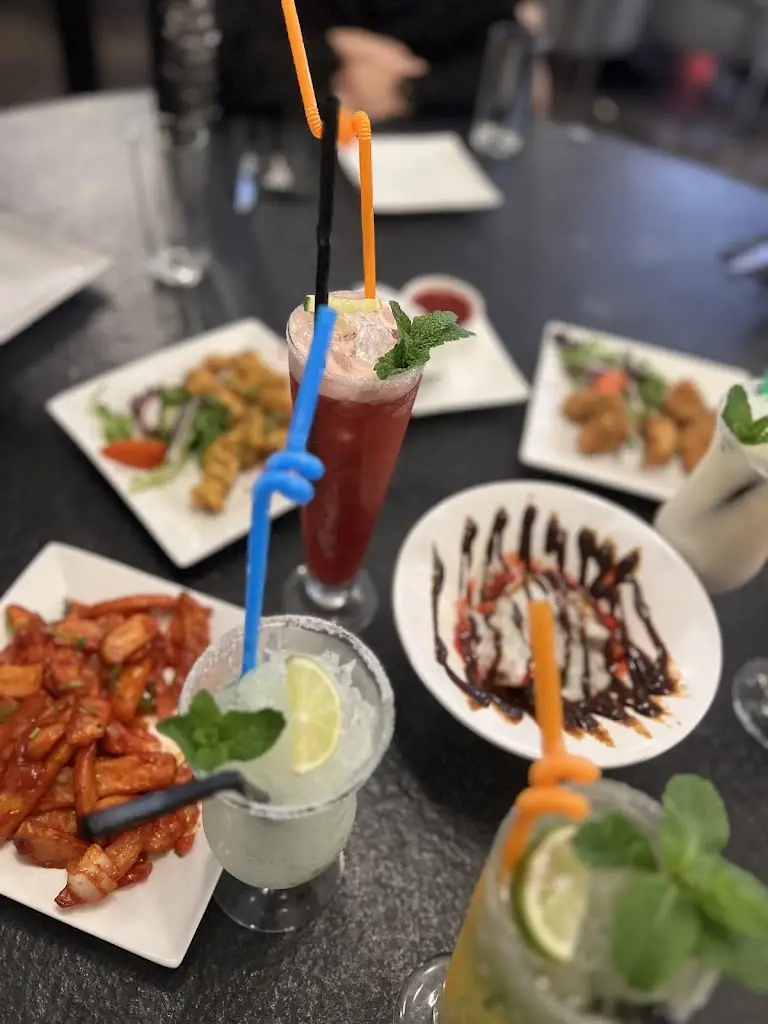 Mansuruz Zaman_Cafe East Oldham_Borough of Oldham_reseña