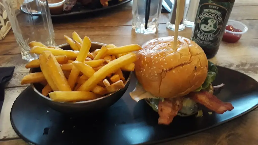 Menu_Smoke Yard_Borough of Oldham_image_7