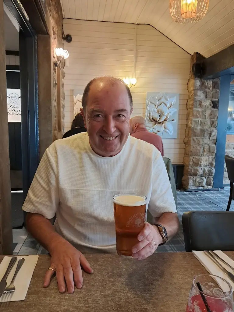 Gary Smith_Kings Arms_Borough of Oldham_review