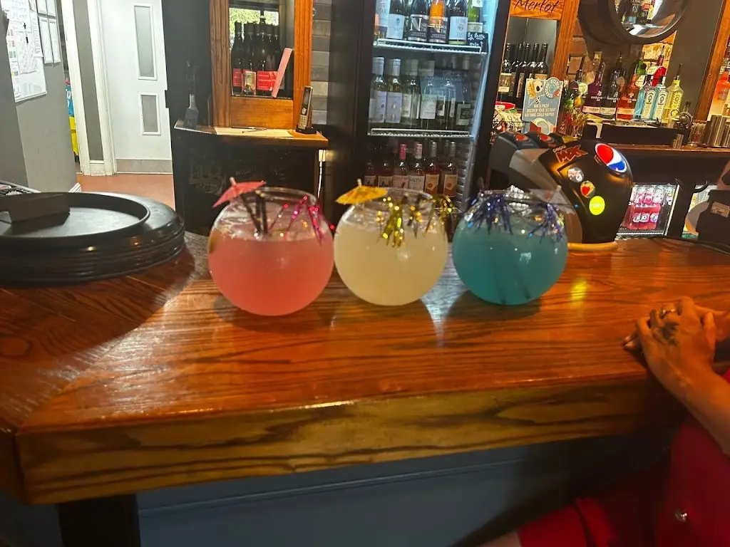 Rebecca Harmsworth_Woodlark_Bordon_review