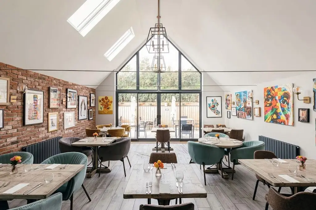 The Hanger Free House_Bordon_slider_image_1