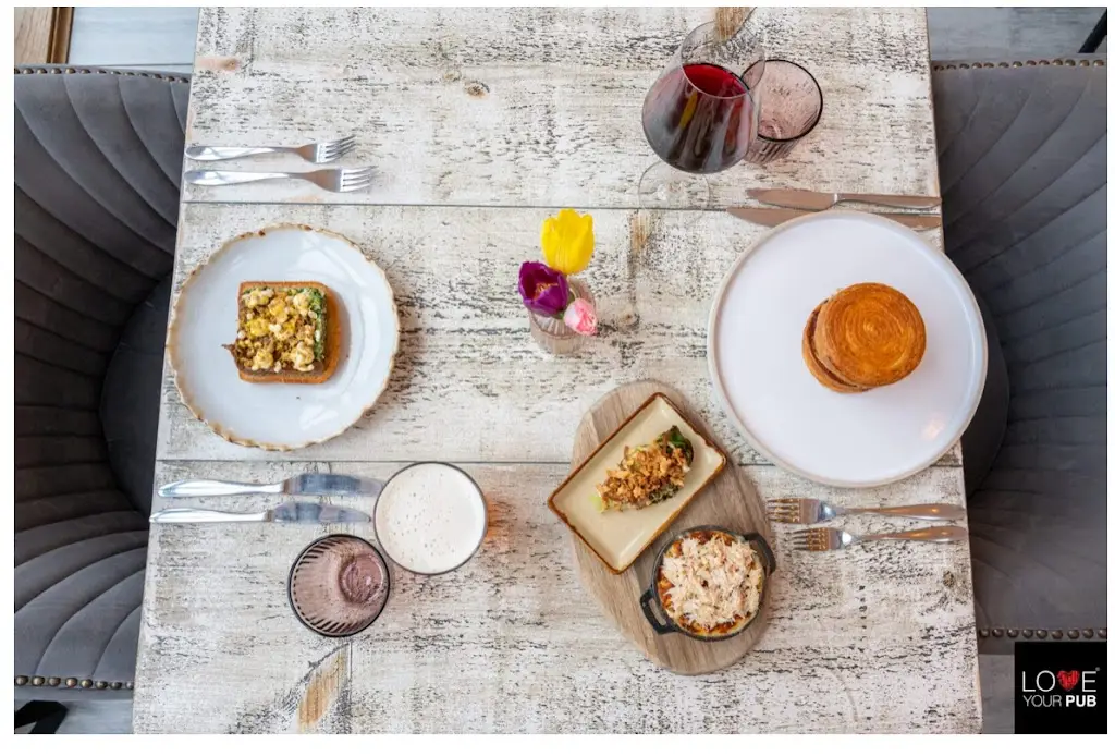 The Hanger Free House_Bordon_slider_image_3