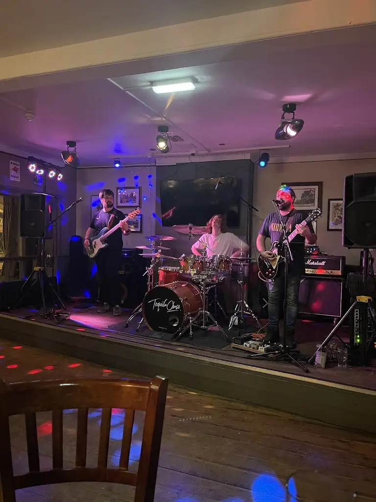 Katie H_The Royal Oak Hollywater_Bordon_review