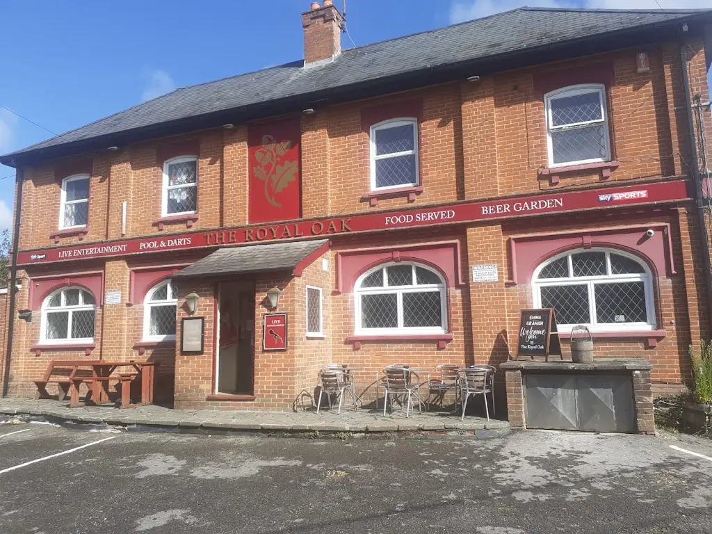 The Royal Oak Hollywater_Bordon_slider_image_2