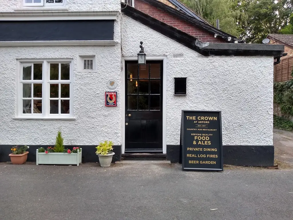 The Crown, Arford_Bordon_slider_image_3