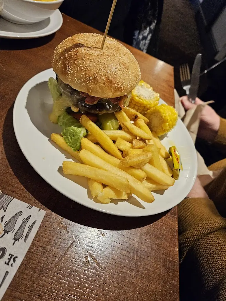 Menu_The Holly Bush_Bordon_image_5