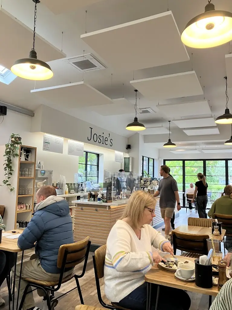 Josie's_Alresford_slider_image_2