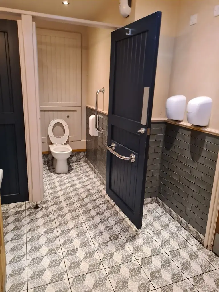 Churchill Blu_Queen Of Hearts_Borough of Halton_review