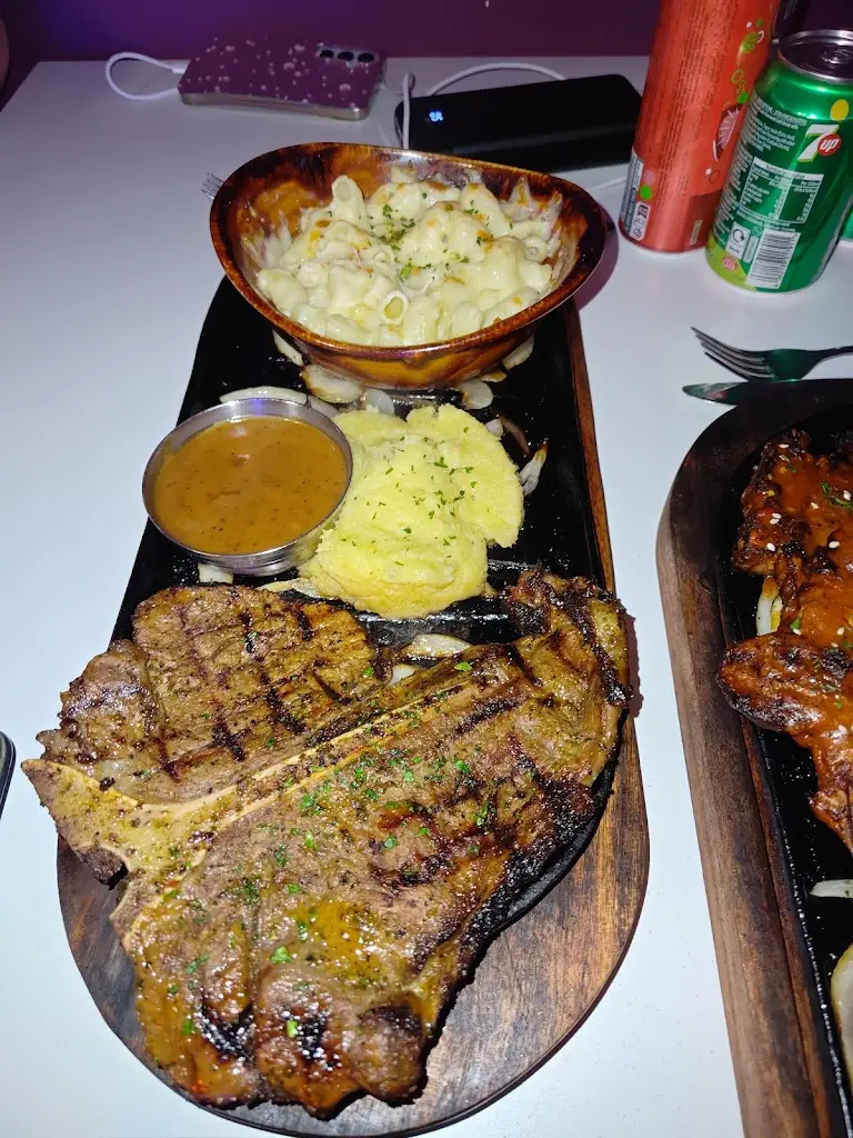 Awais Hussain_Lucky’s Diner Stockport_Borough of Stockport_review