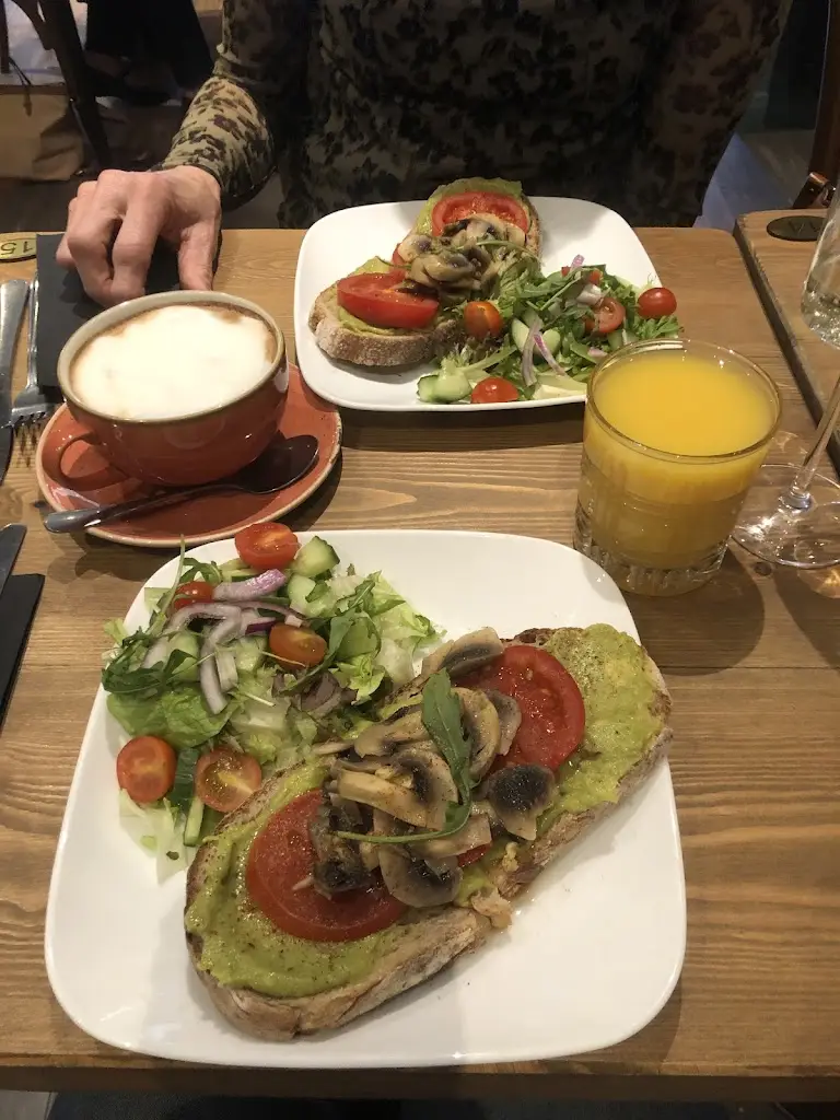 Georgia Laidlaw Brown_Margo & Plum Store & Coffee House_Bottesford_review