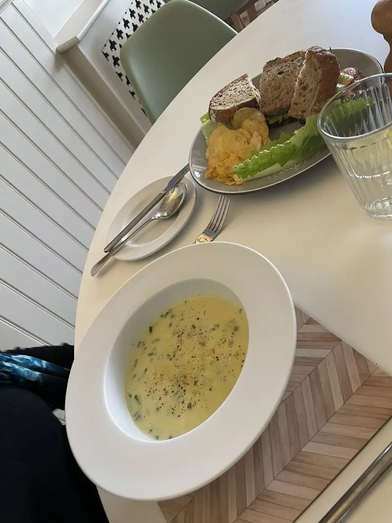 Ro Al1510_The Dining Room_Boroughbridge_review