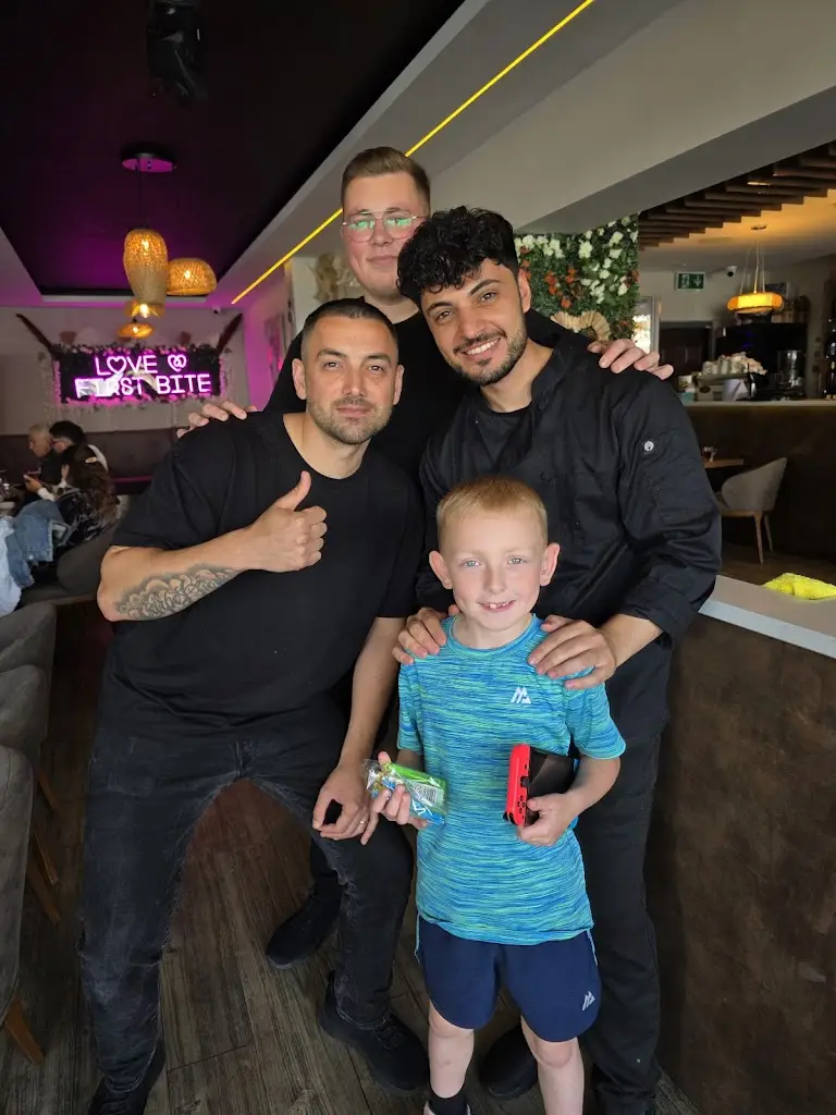 Sam Green_La Mama Bar & Restaurant_Borough of Wigan_review