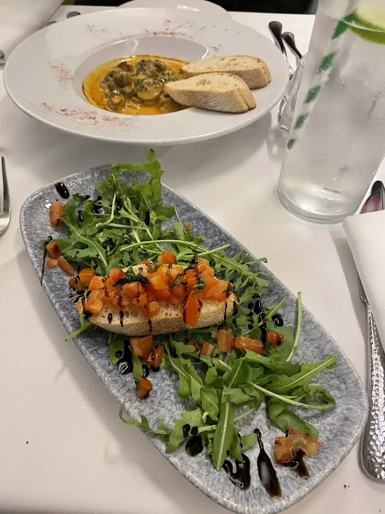 Regginas Italian_Botley_slider_image_2